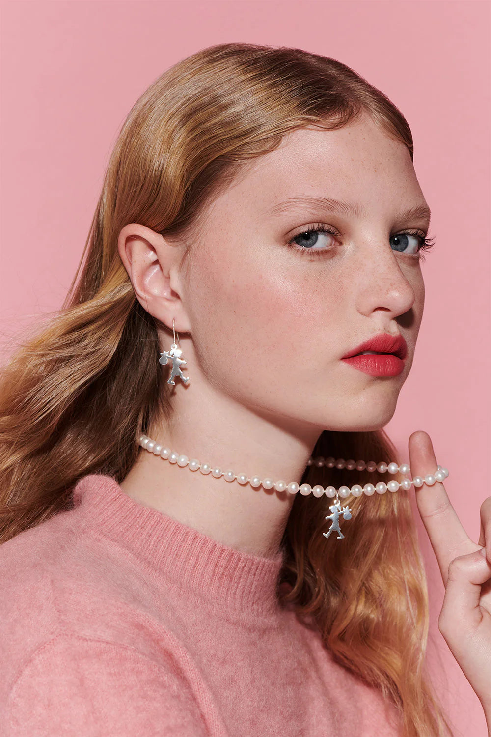 GIRL WITH ALL THE PEARLS NECKLACE
