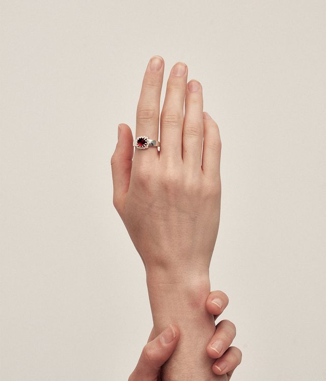 BABY CLAW RING GARNET