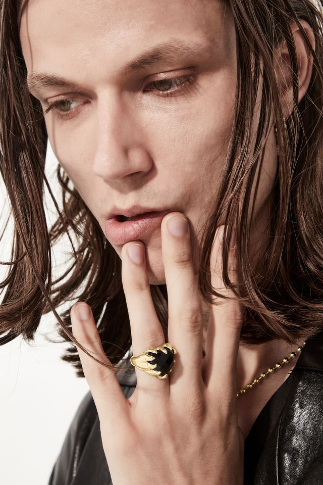 LOVE CLAW COCKTAIL RING