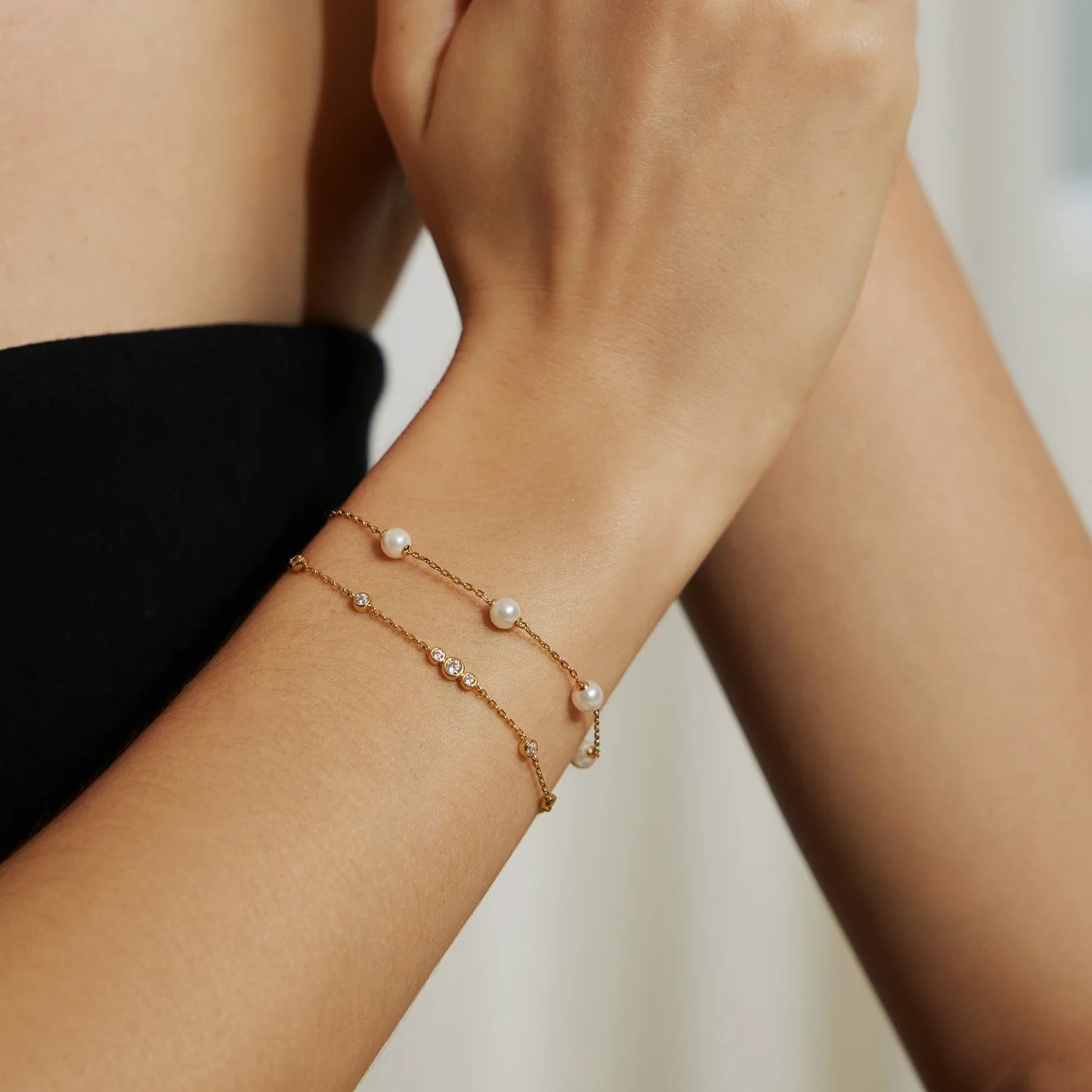 DAINTY BEZEL BRACELET