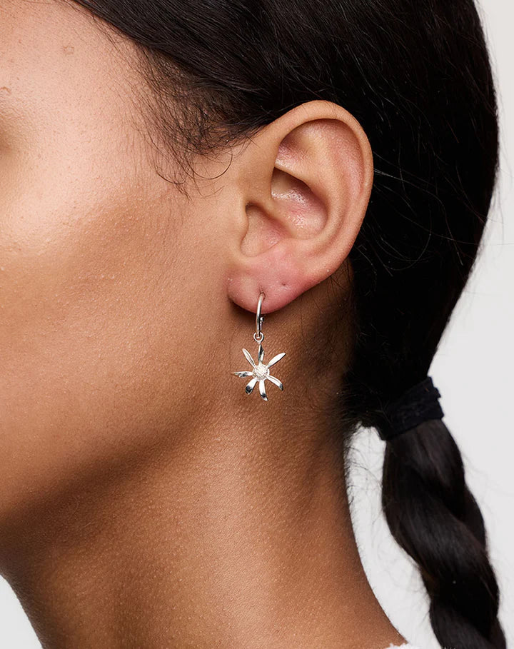 DAISY SIGNATURE HOOPS