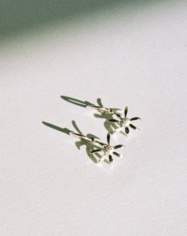 DAISY SIGNATURE HOOPS