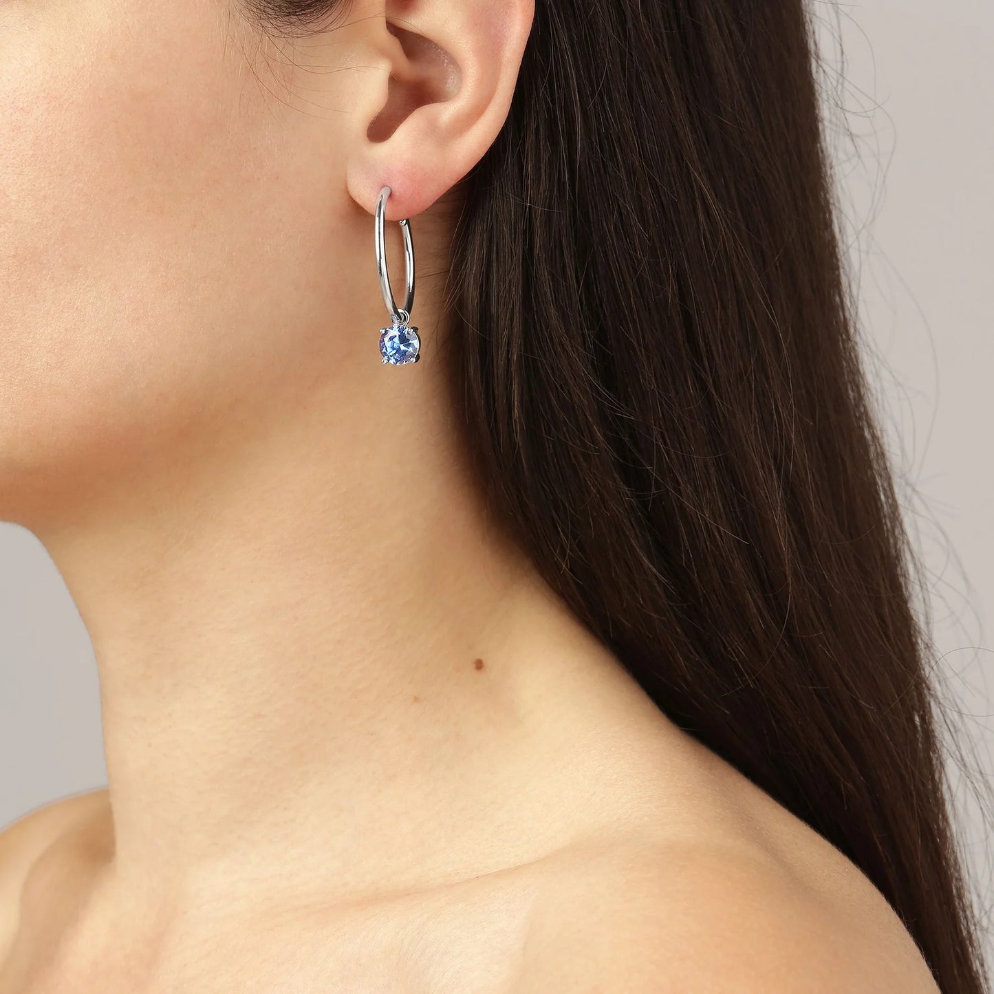DIEGA SHINEY SILVER LIGHT SAPPHIRE EARRINGS
