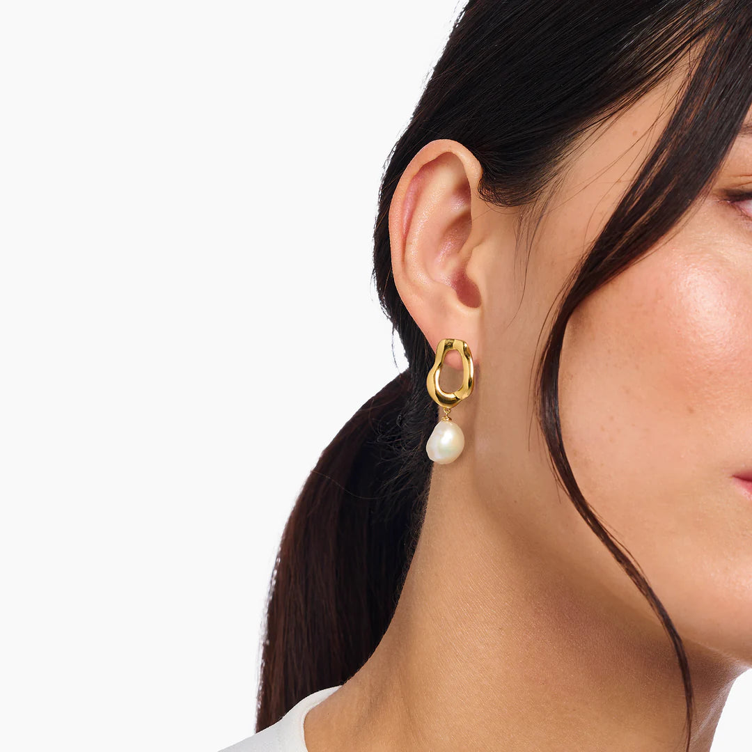 FLUID GRACEFUL FRESHWATER PEARL EARRINGS
