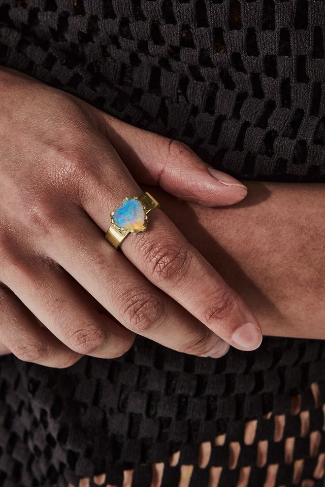 LOVE CLAW RING OPAL
