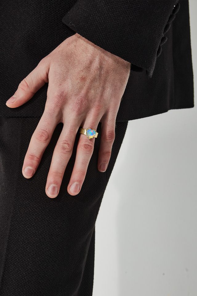 LOVE CLAW RING OPAL