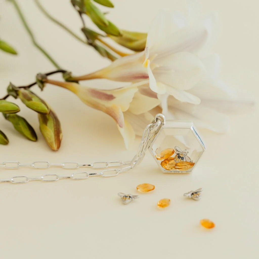 MEDIUM HEXAGON STOW LOCKET