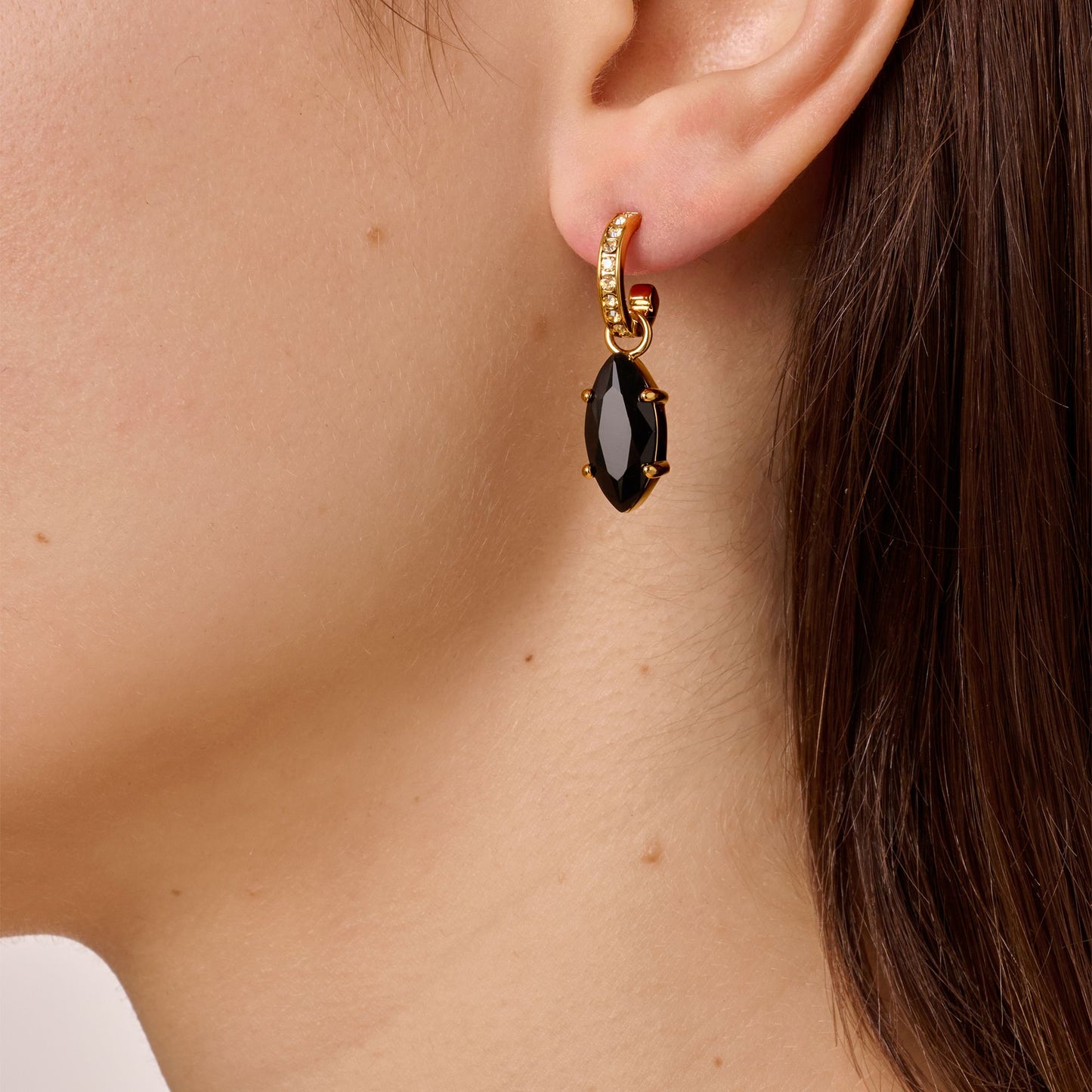 JUNIPE SHINY GOLD BLACK AND GOLDEN EARRINGS