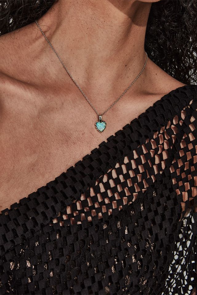 LOVE CLAW NECKLACE OPAL