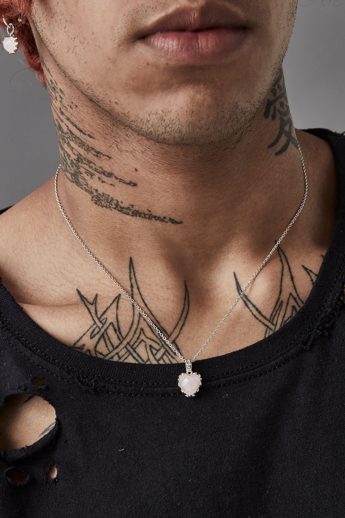 LOVE CLAW NECKLACE ROSE QUARTZ