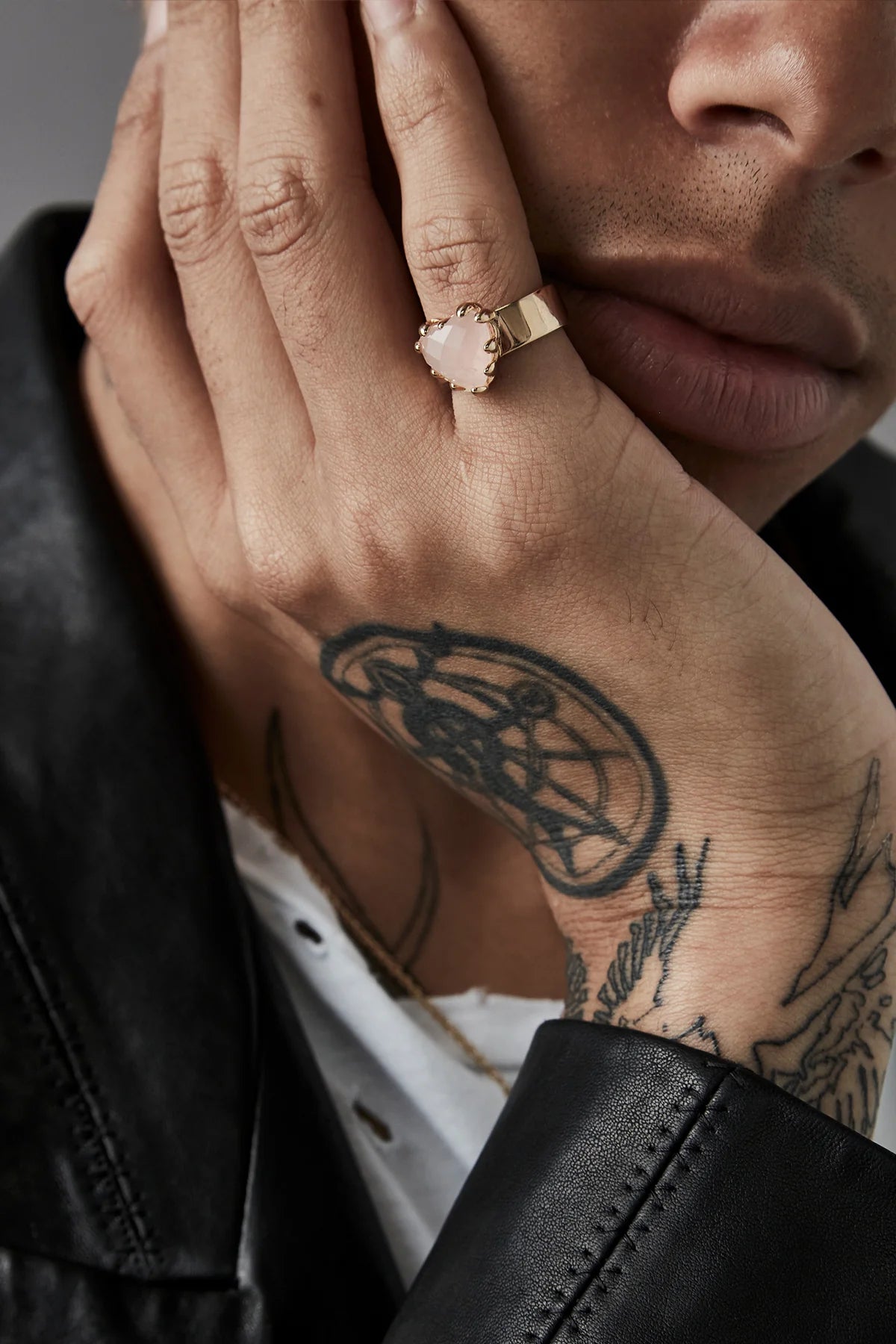 LOVE CLAW RING ROSE QUARTZ