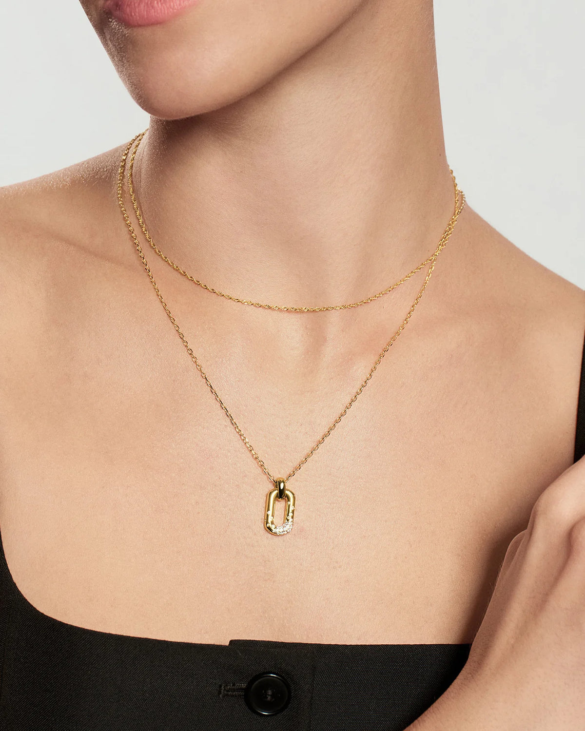 WANDERER OVAL HOOP PENDANT NECKLACE