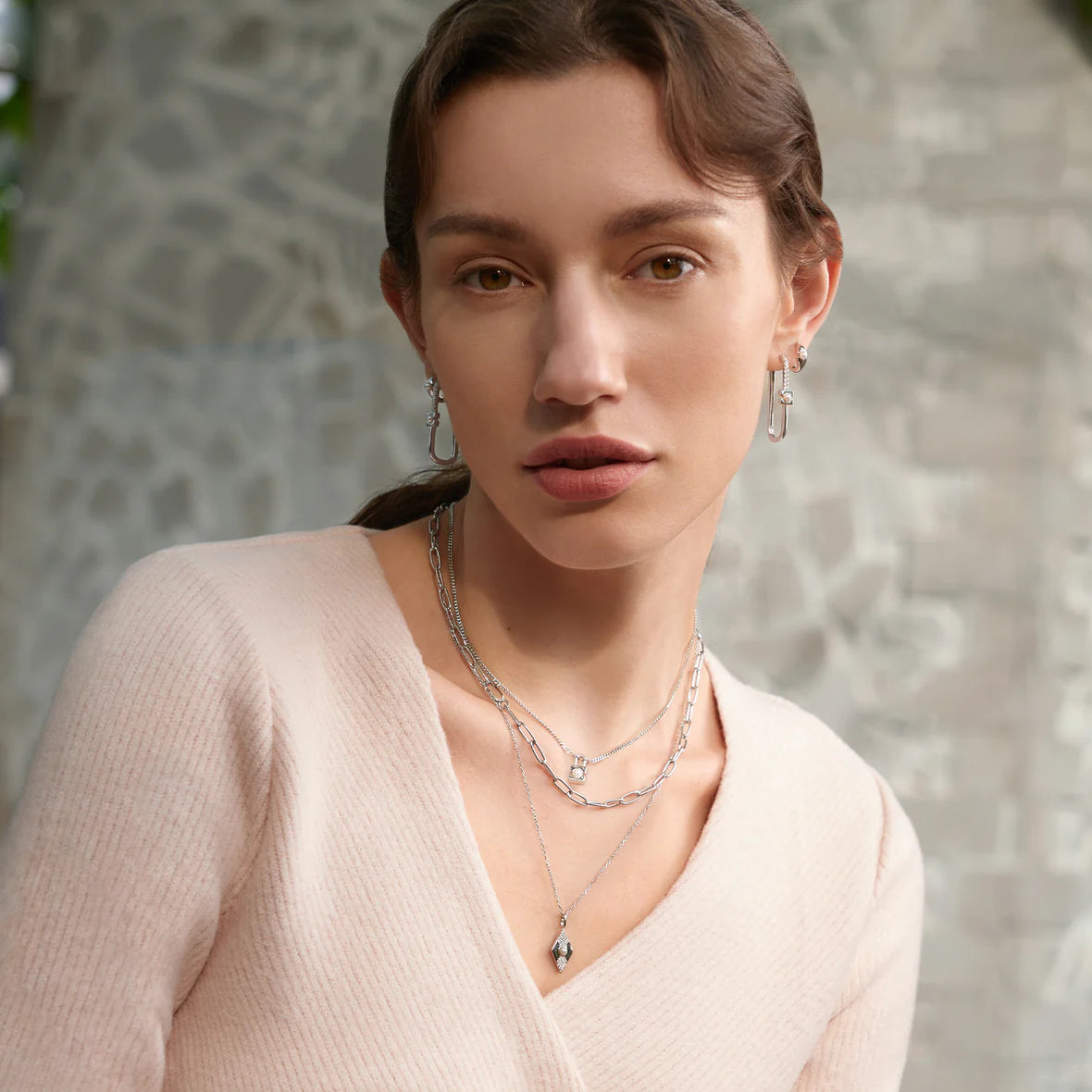 MUSE PEARL MODERNIST OVAL HOOP EARRINGS