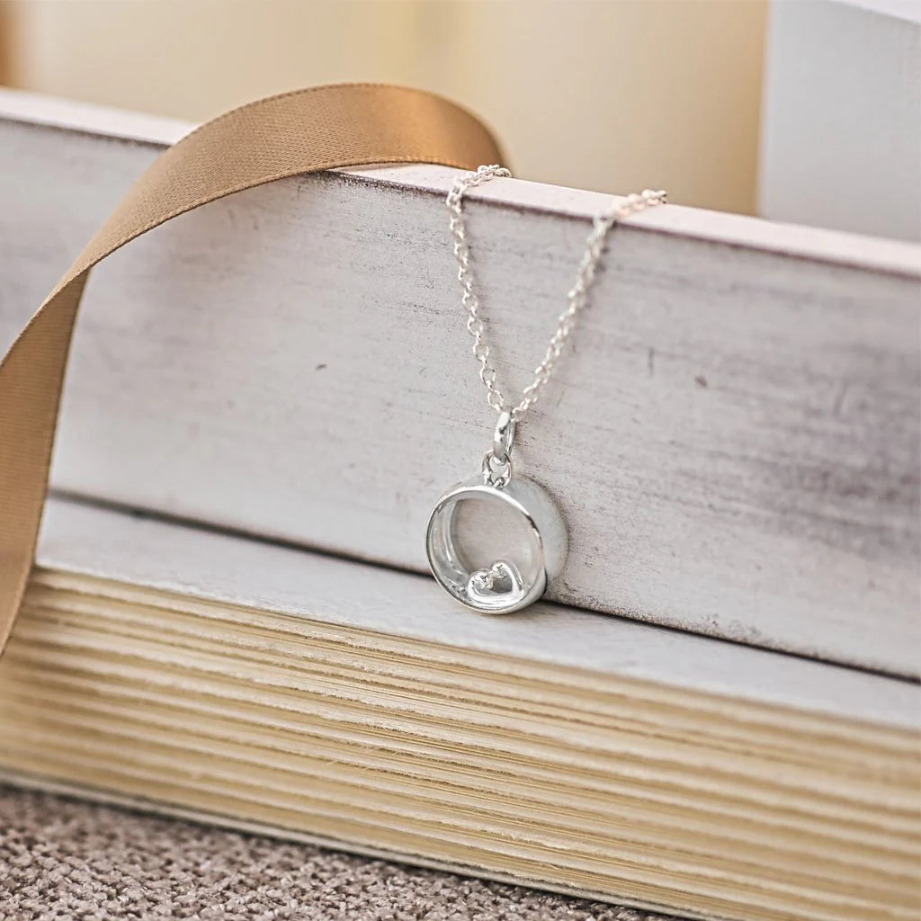 PETITE STOW LOCKET