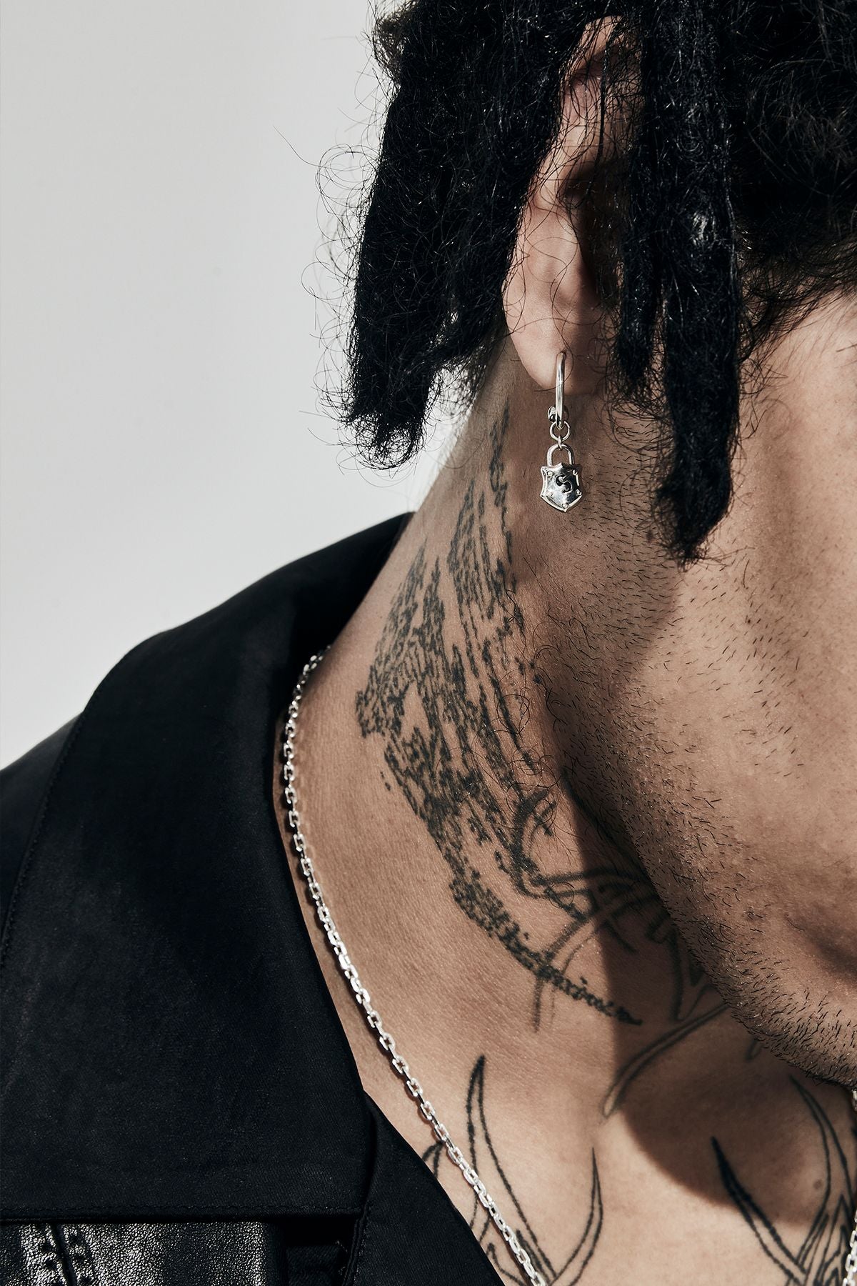 SHIELD ANCHOR EARRINGS