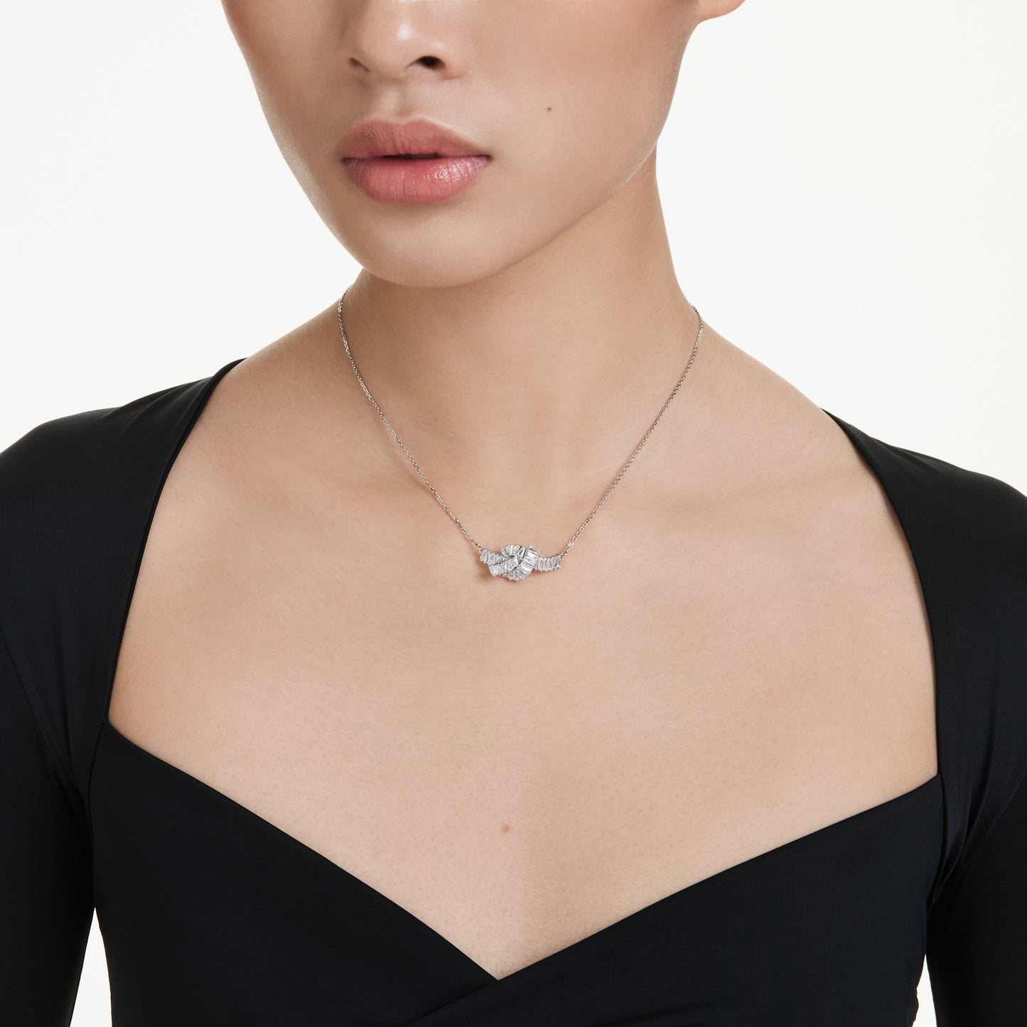 MATRIX PENDANT KNOT - WHITE, RHODIUM