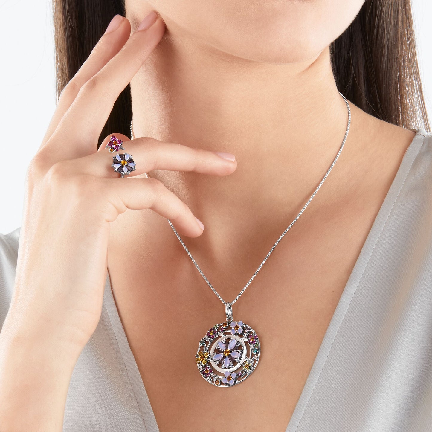 MAGIC GARDEN ROUND FLOWER PENDANT