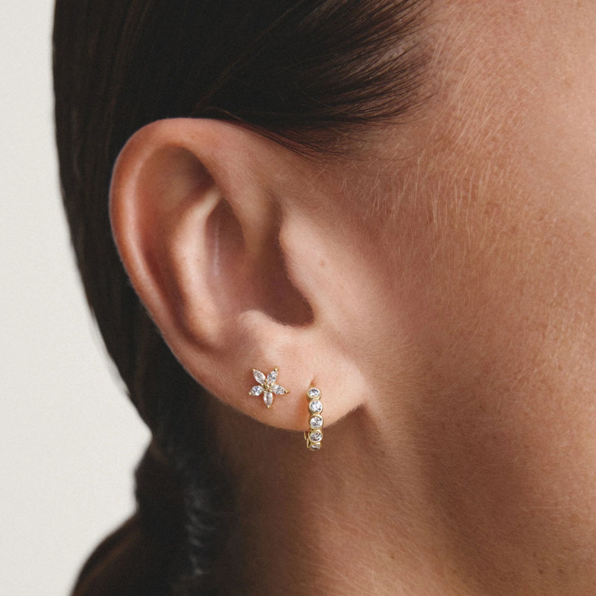 CLASSIC ALLOY HUGGIE HOOP EARRINGS