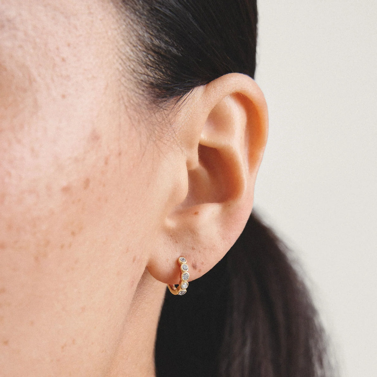 CLASSIC ALLOY HUGGIE HOOP EARRINGS