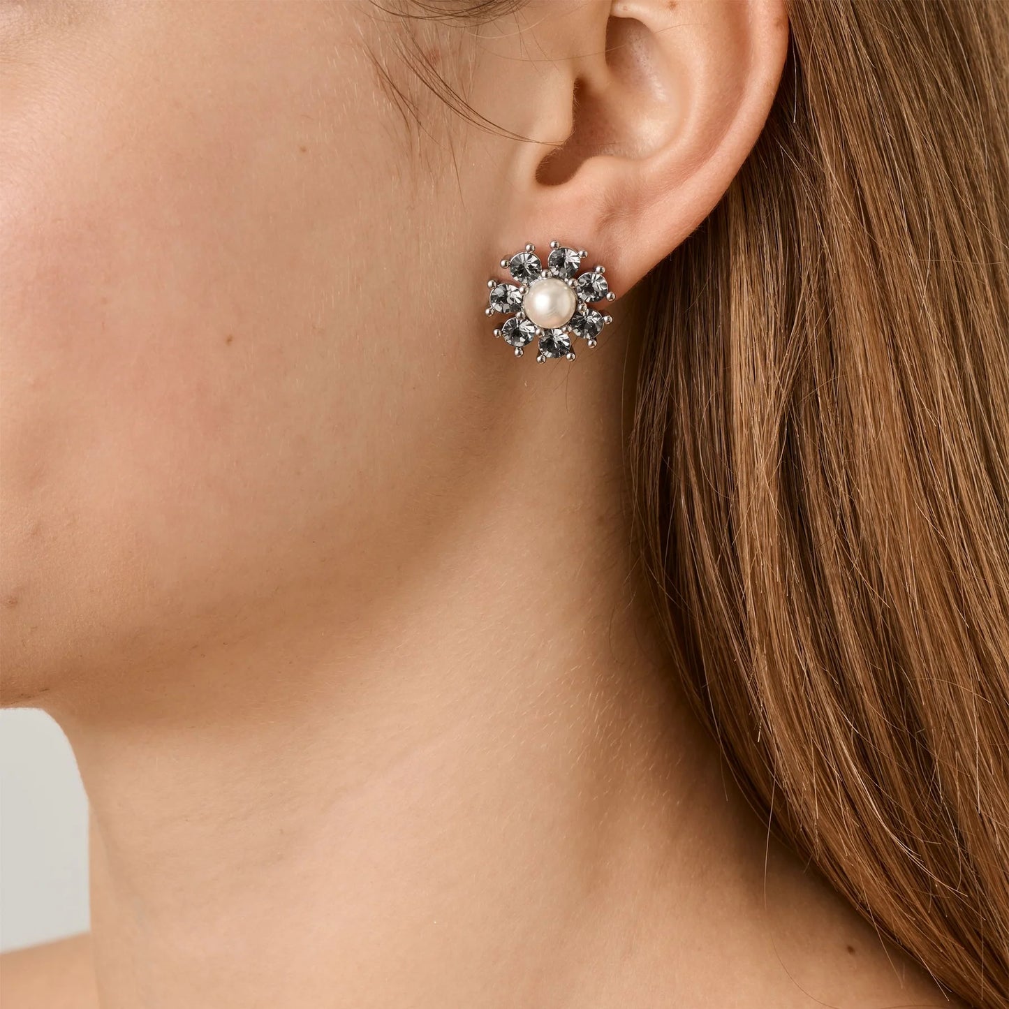 AUDE SHINY SILVER GREY/WHITE PEARL EARRINGS