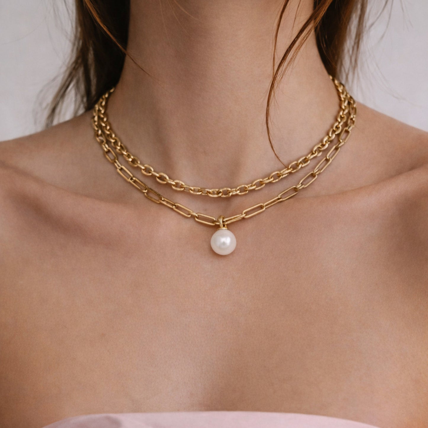 AURELIA SHINY GOLD WHITE PEARL NECKLACE