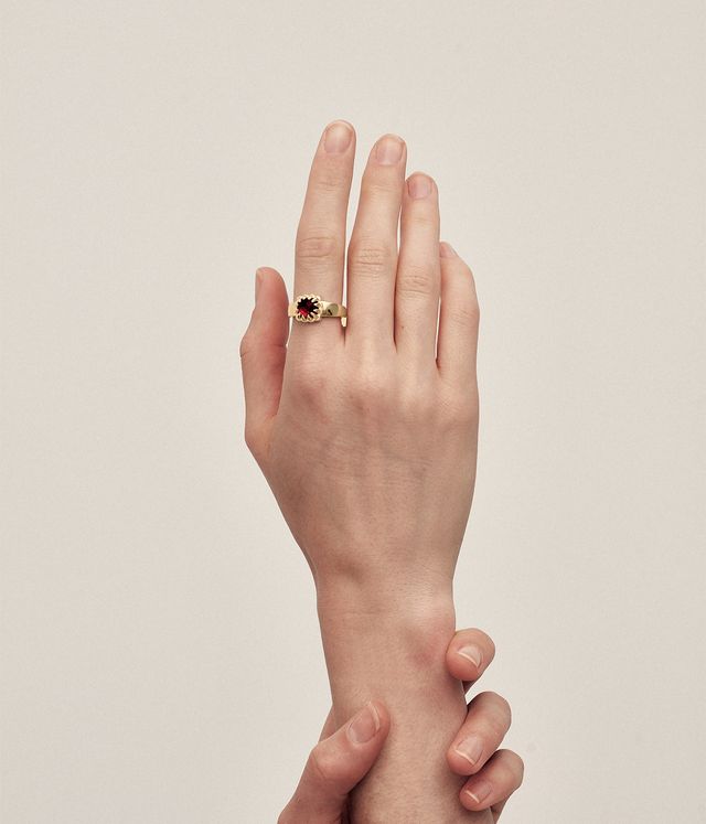 BABY CLAW RING GARNET