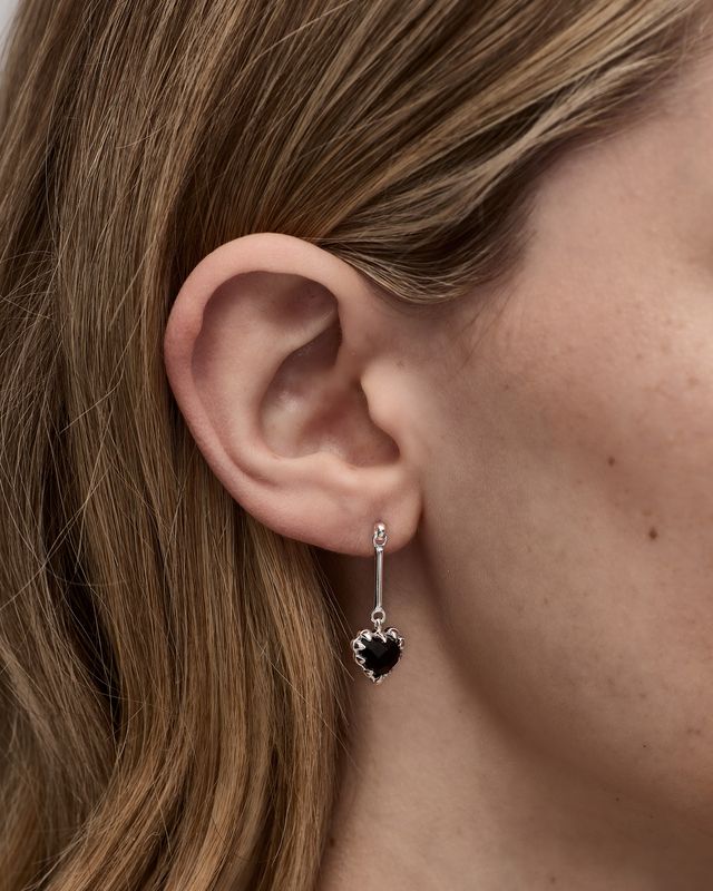 LOVE CLAW BAR EARRINGS ONYX