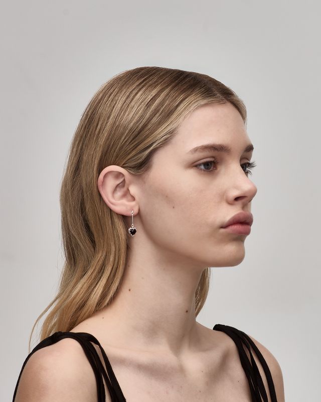 LOVE CLAW BAR EARRINGS ONYX