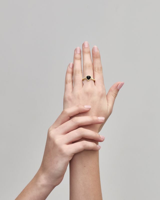 LOVE CLAW BAR RING ONYX