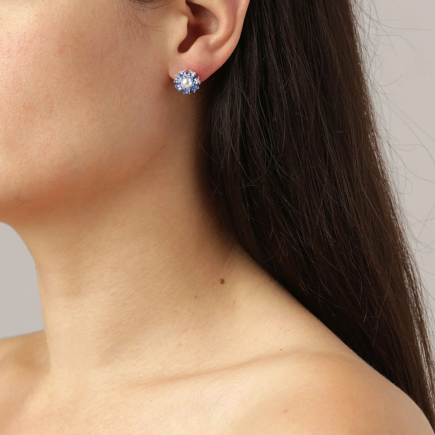 CARNEA SHINEY SILVER LIGHT SAPPHIRE/WHITE PEARL EARRINGS