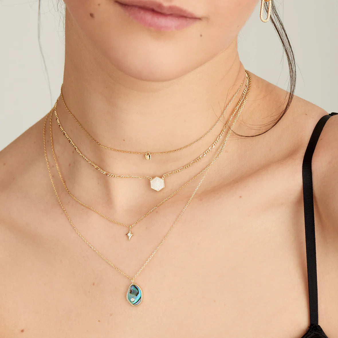 COMPASS EMBLEM CHAIN NECKLACE