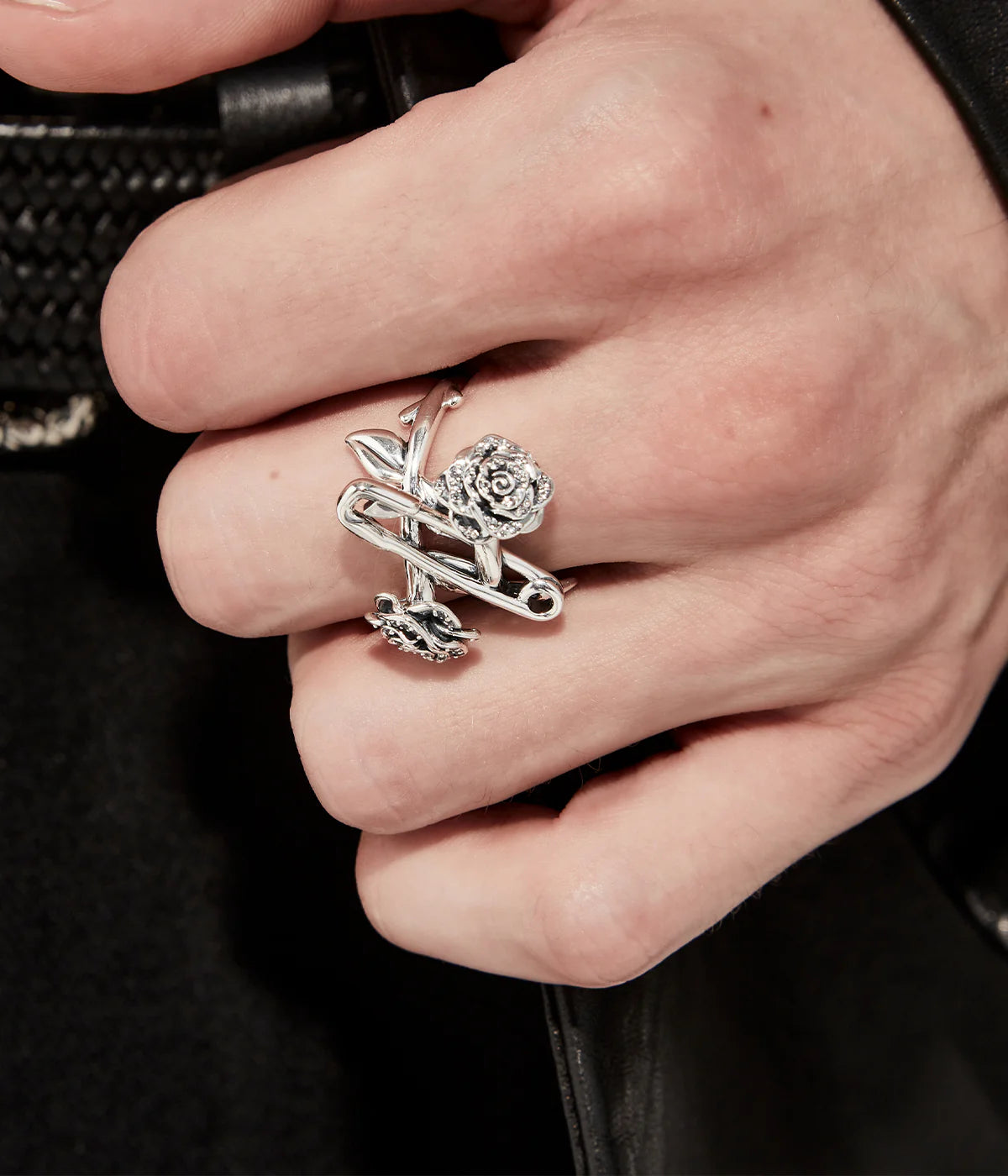 DUSTED ROSE PIN RING