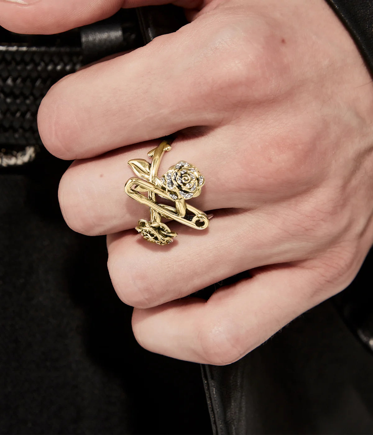 DUSTED ROSE PIN RING