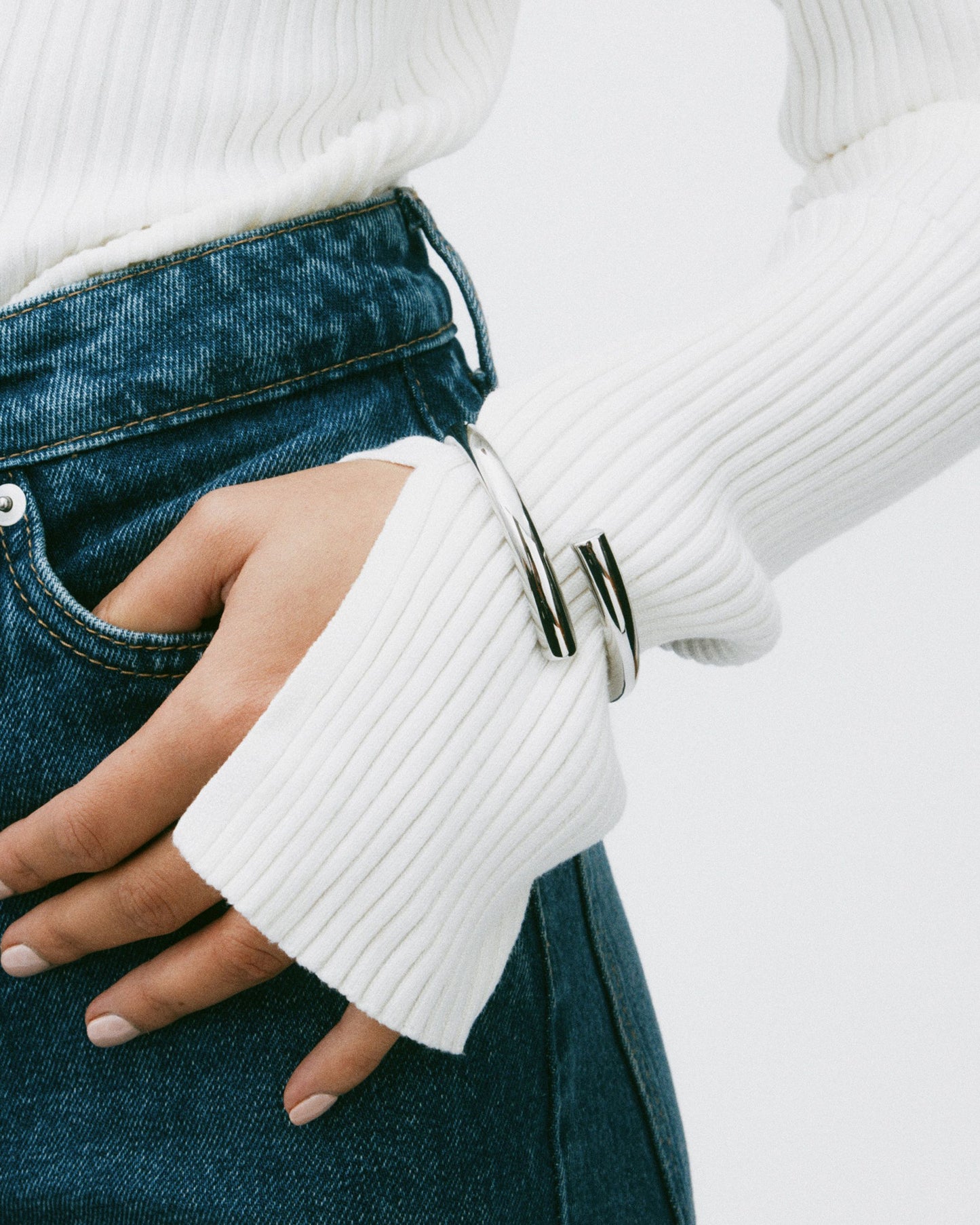 SWEEP BANGLE