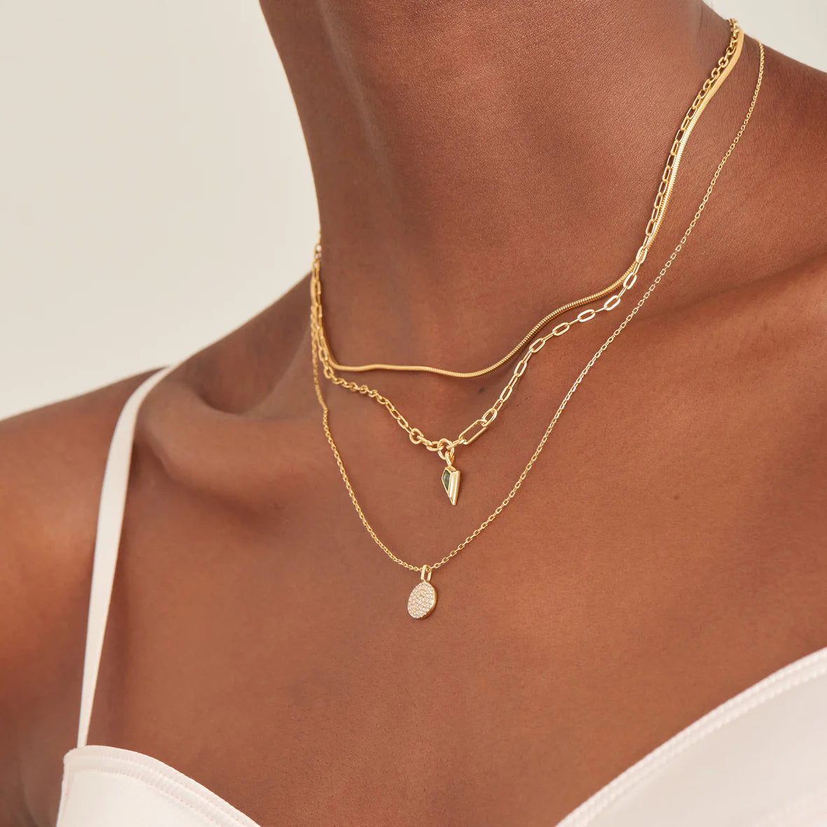 GLAM DISC PENDANT NECKLACE