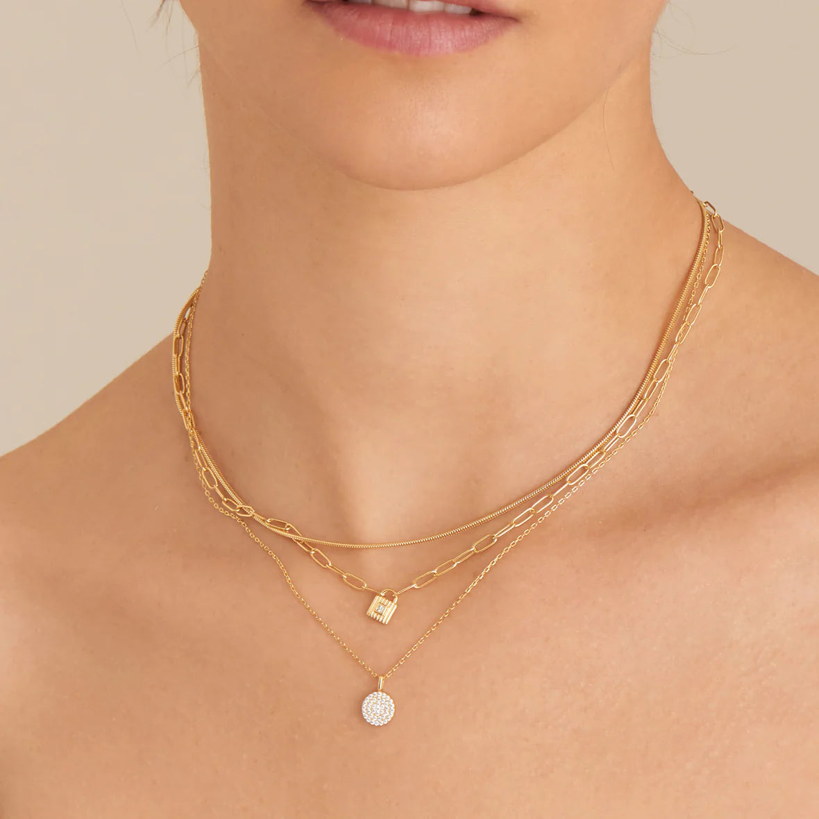 GLAM DISC PENDANT NECKLACE