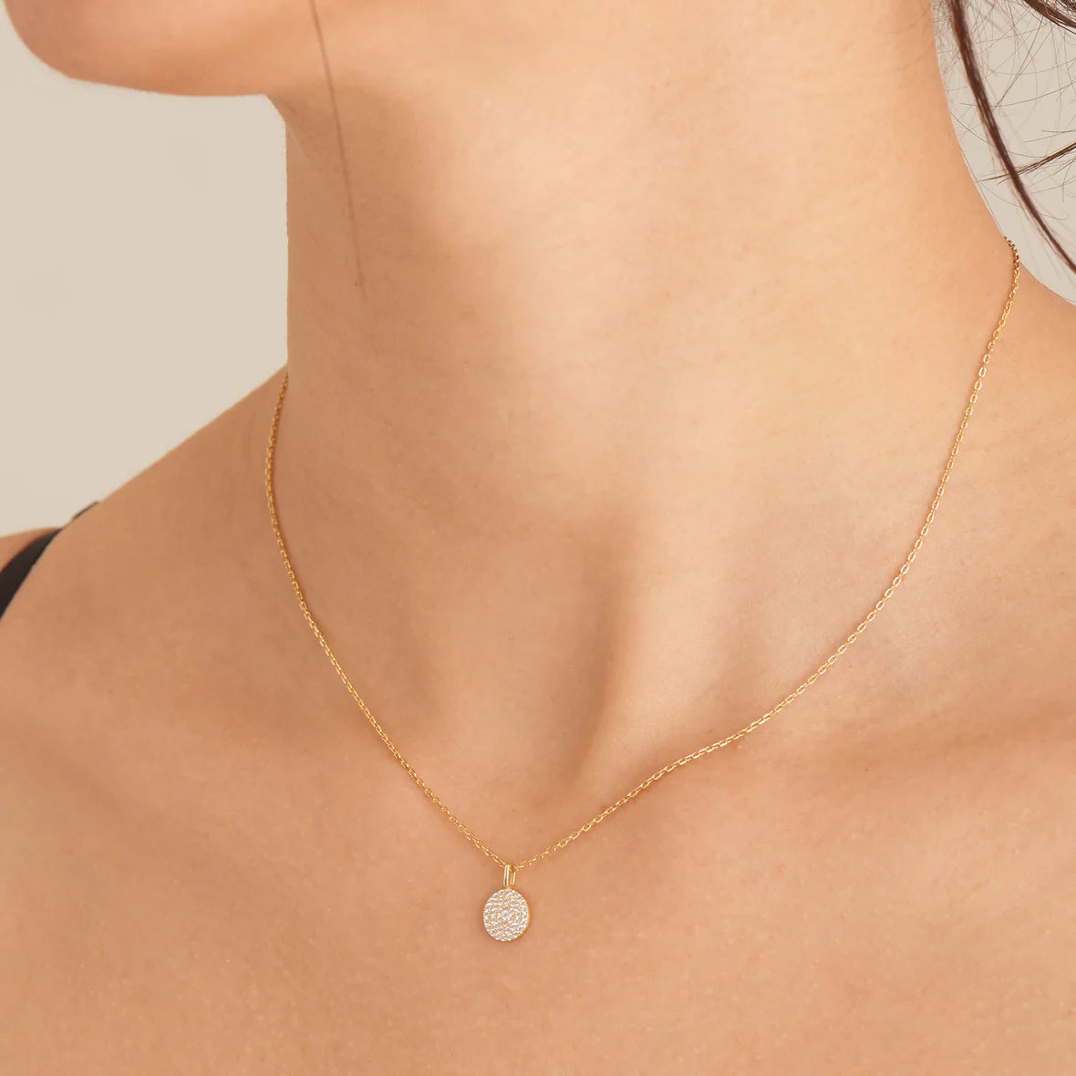 GLAM DISC PENDANT NECKLACE