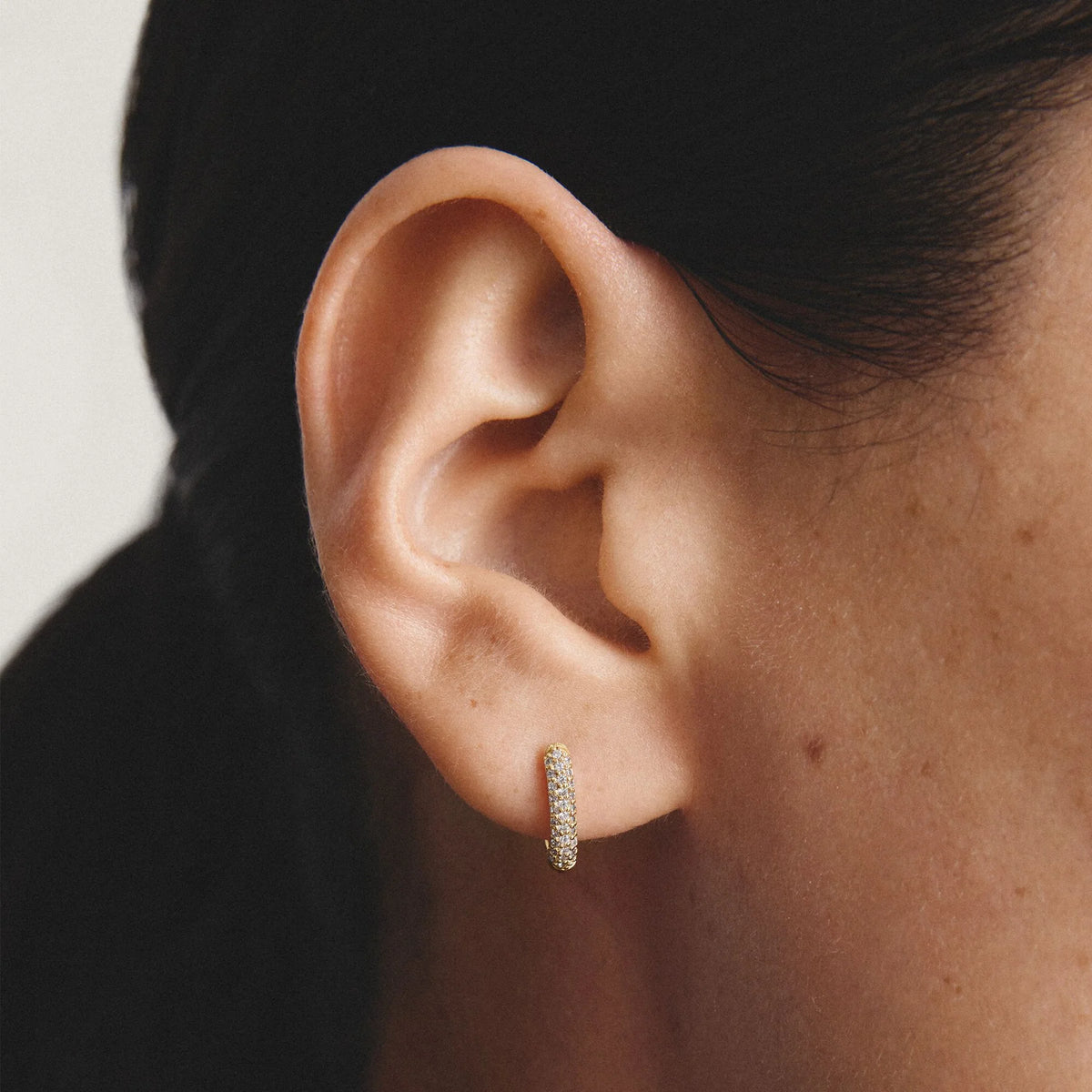 CLASSIC ALLOY HUGGIE HOOP EARRINGS