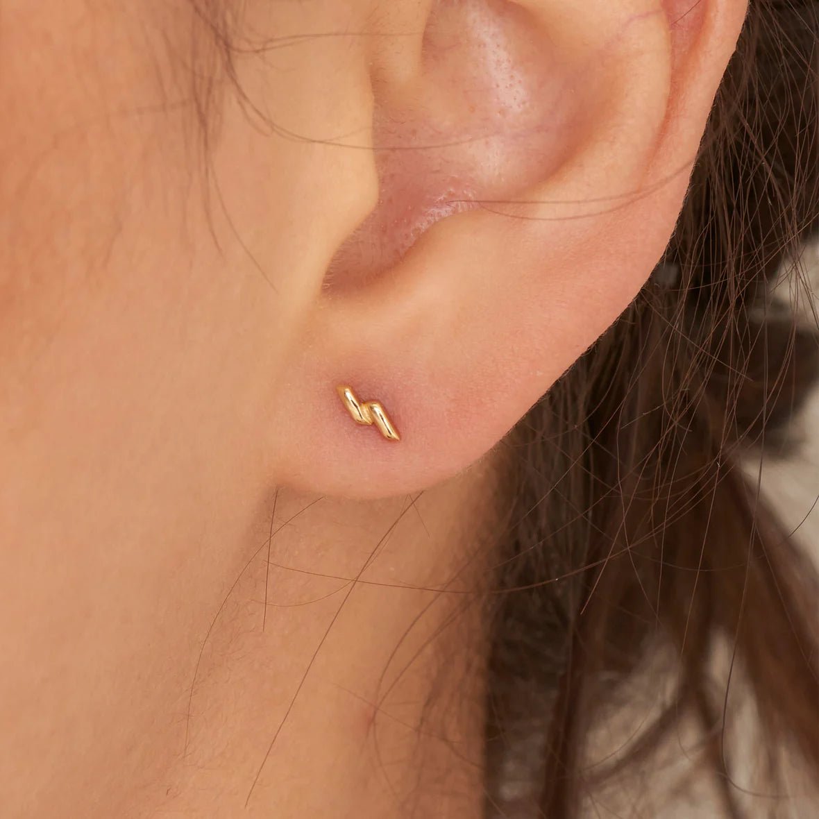 SMOOTH TWIST STUD EARRINGS