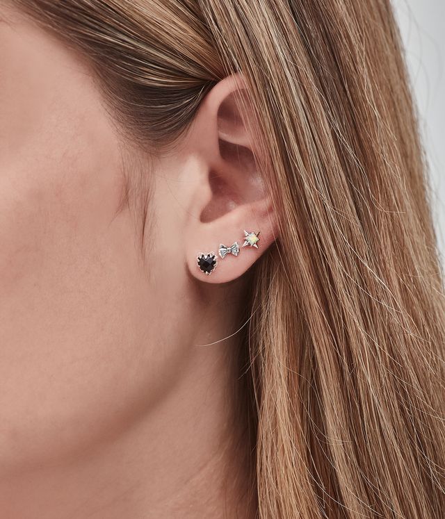 SINGLE GOTHIC STAR FLATBACK EARRING