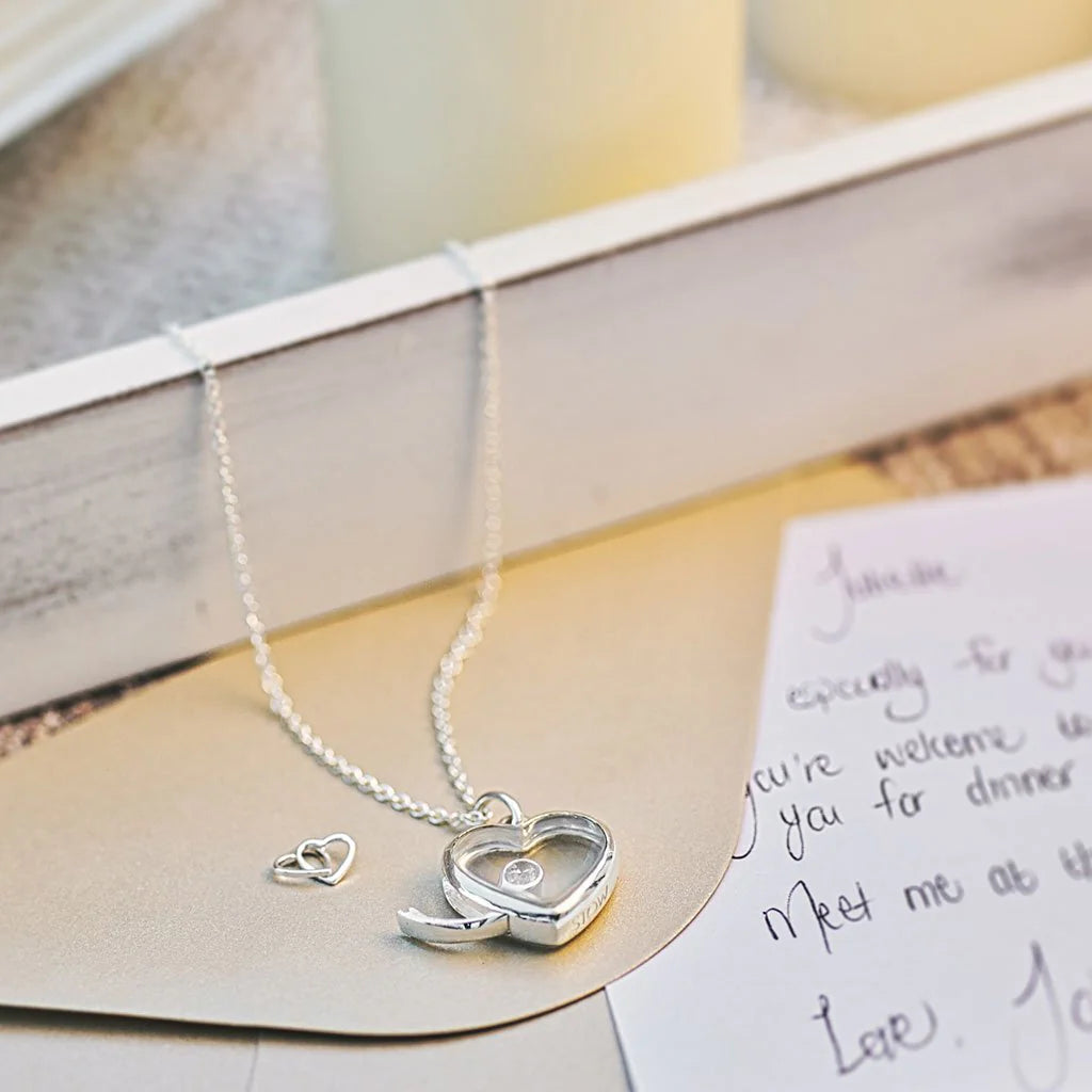 MEDIUM HEART STOW LOCKET