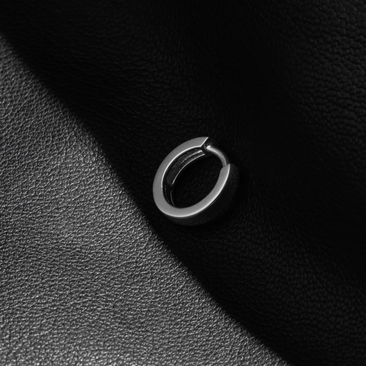 HELIOS MEN'S SINGLE EARRING