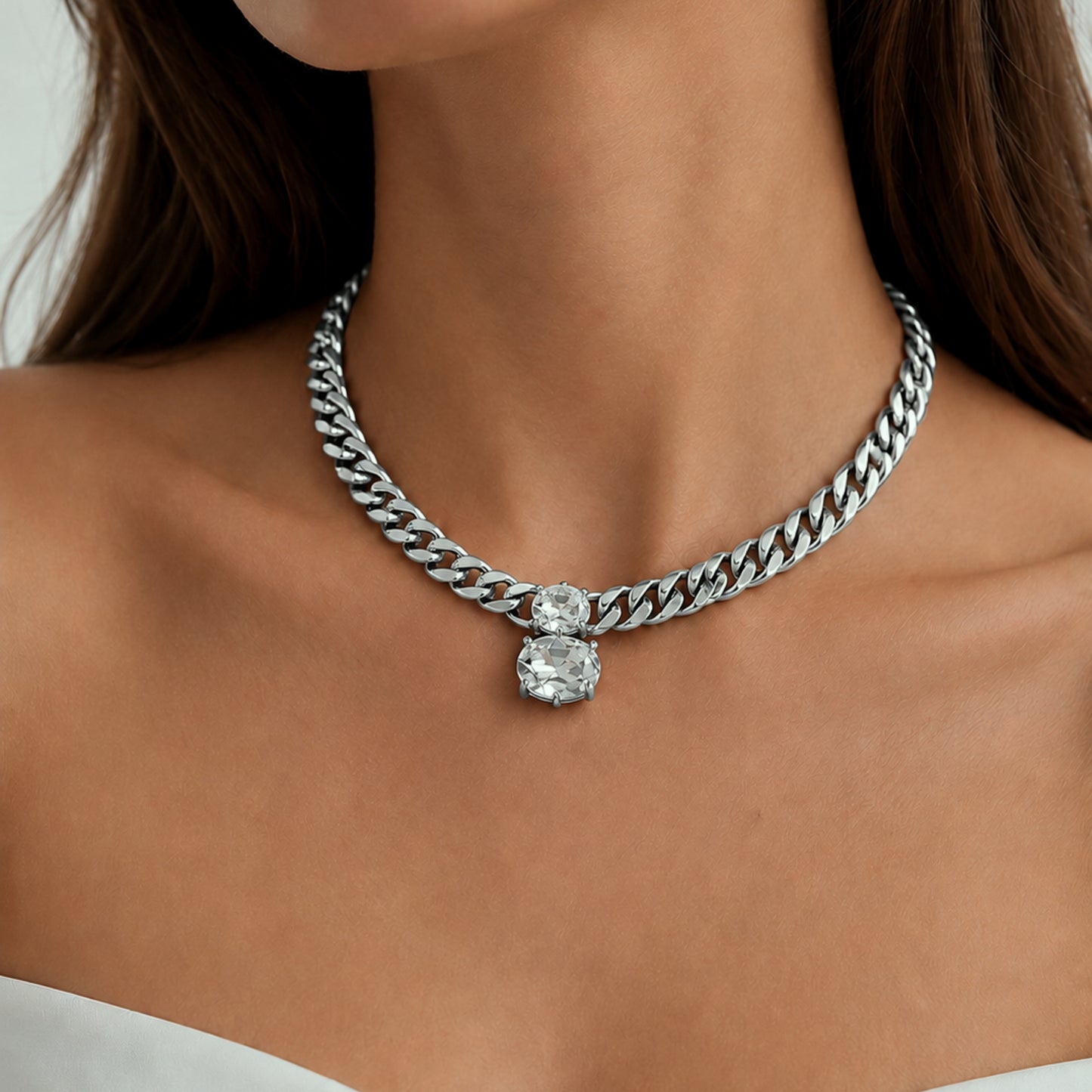 HOLL SHINY SILVER CRYSTAL NECKLACE