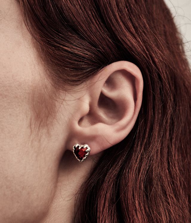 LOVE CLAW EARRINGS GARNET