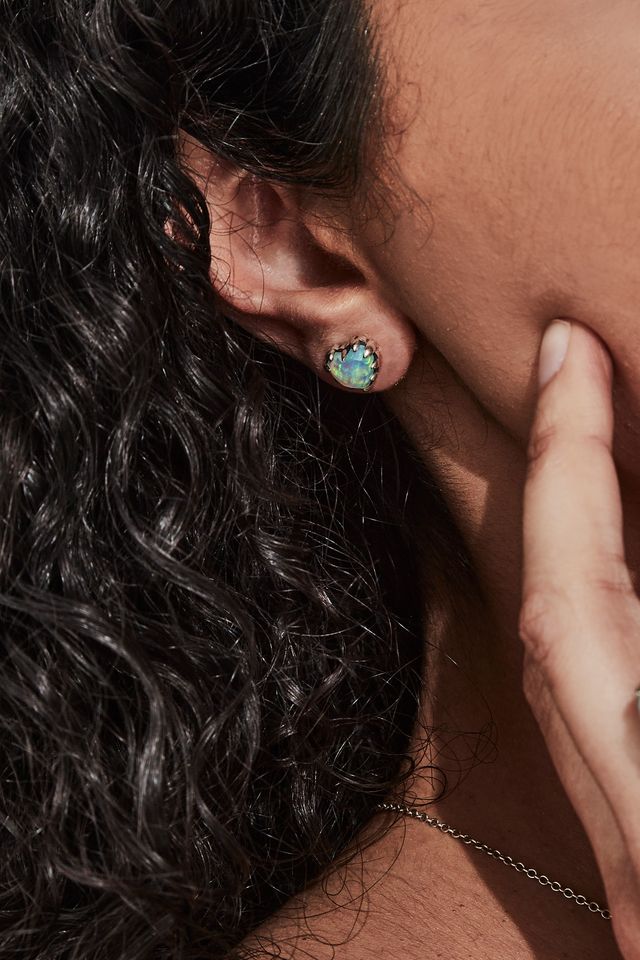 LOVE CLAW EARRINGS OPAL