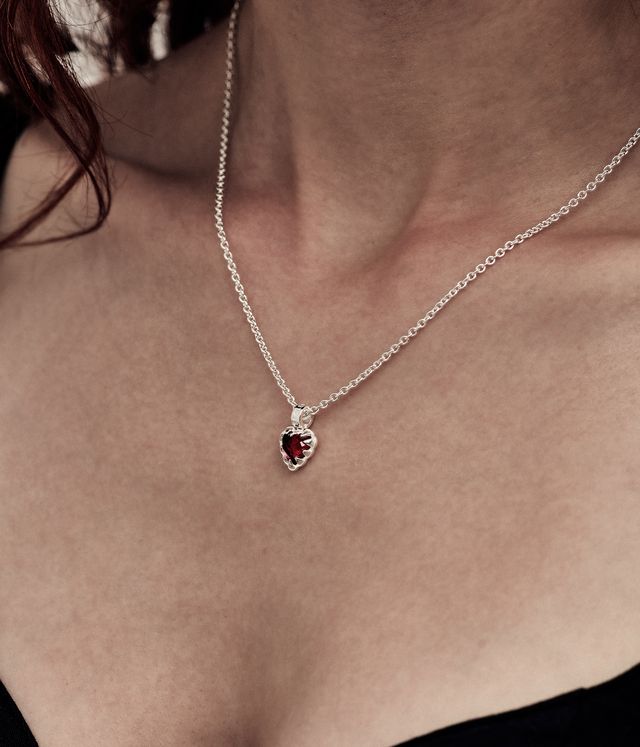 MINI LOVE CLAW NECKLACE GARNET