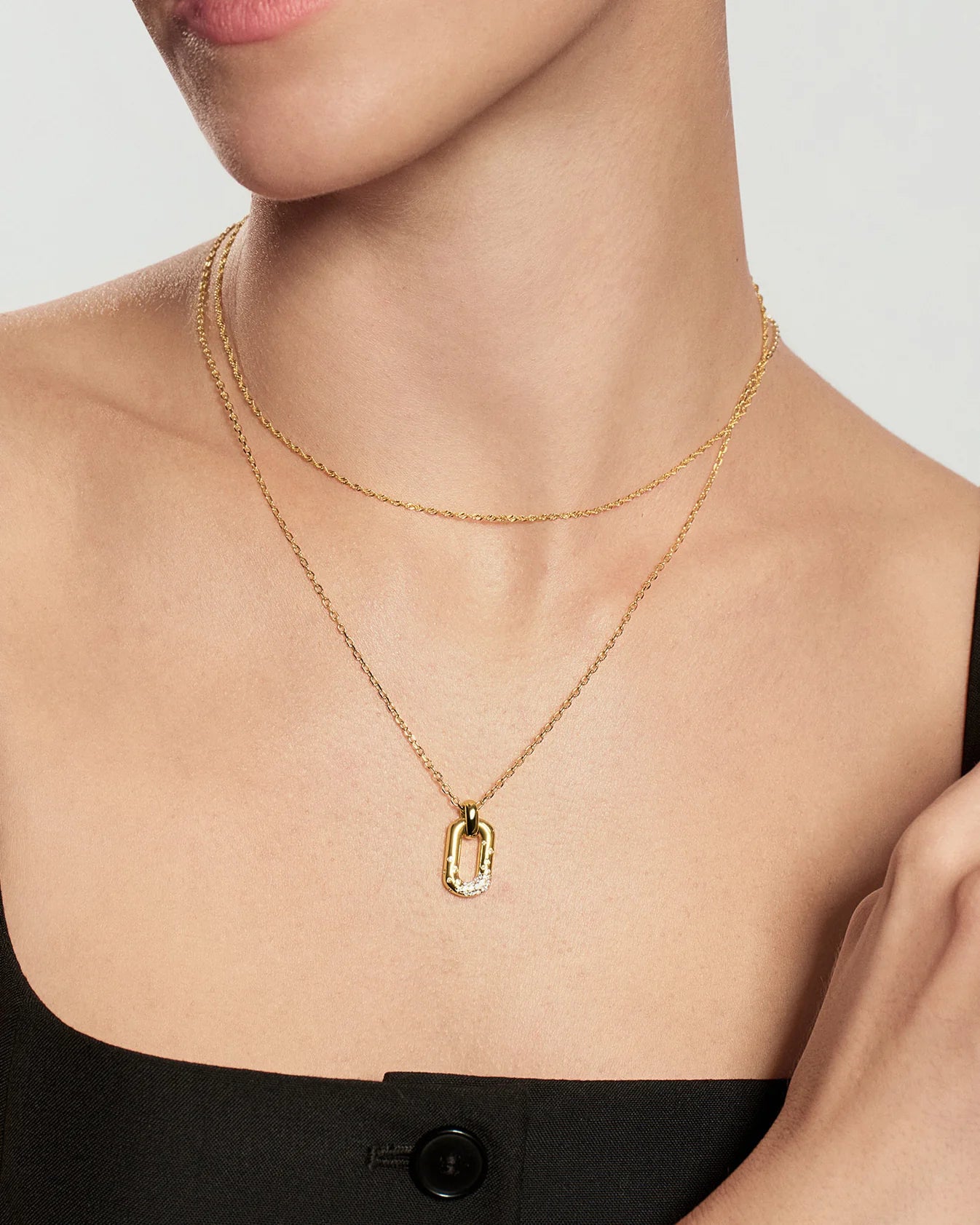 WANDERER OVAL HOOP PENDANT NECKLACE