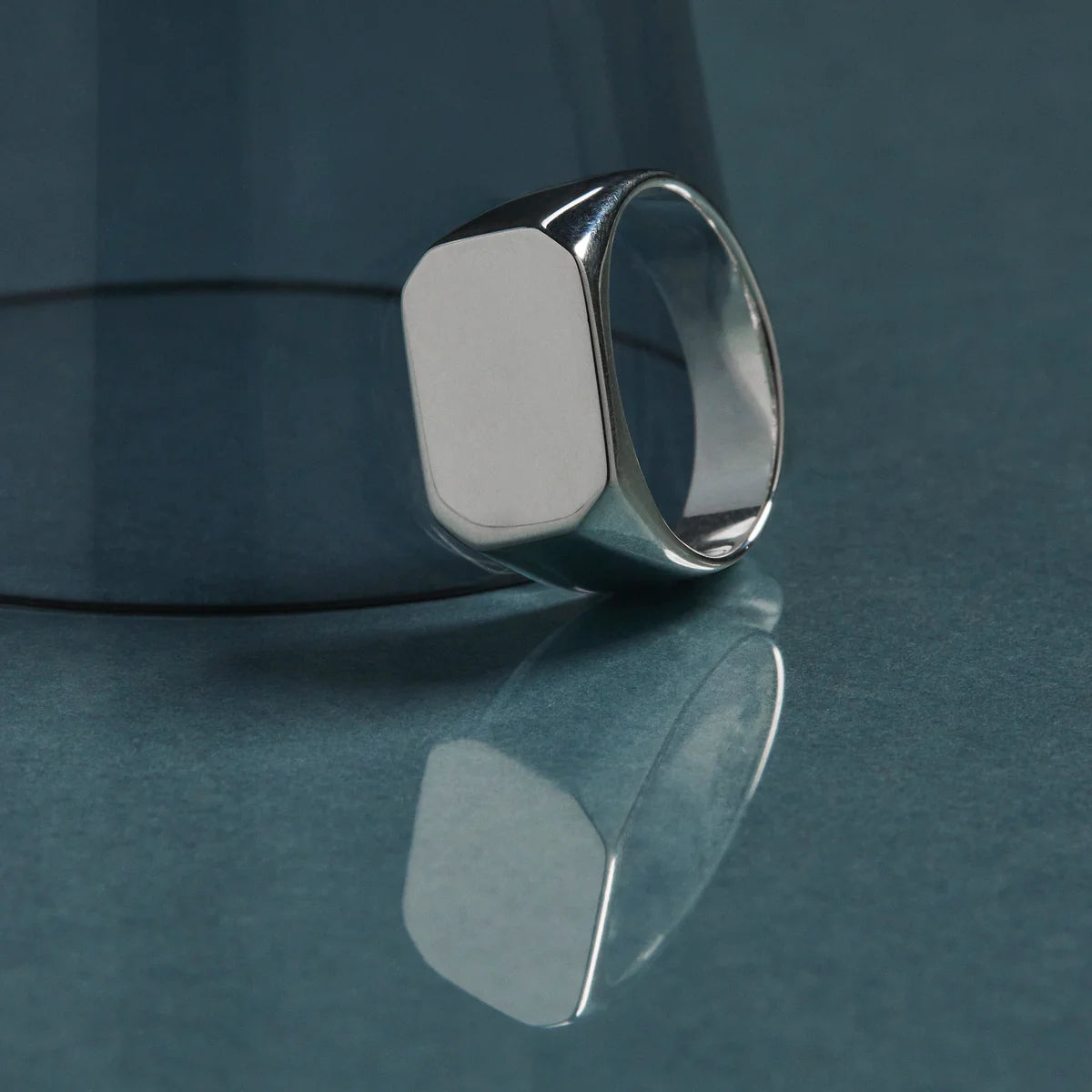 MOTO MEN'S RECTANGULAR SIGNET RING