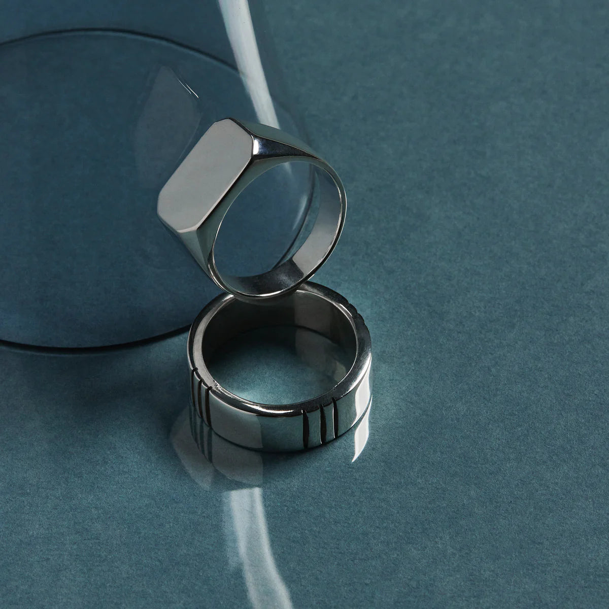 MOTO MEN'S RECTANGULAR SIGNET RING
