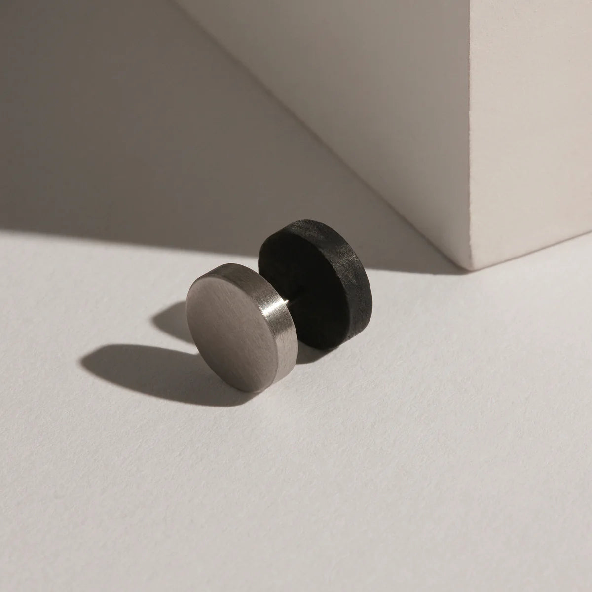 TORQUE MEN'S 8MM REVERSIBLE SINGLE EARRING